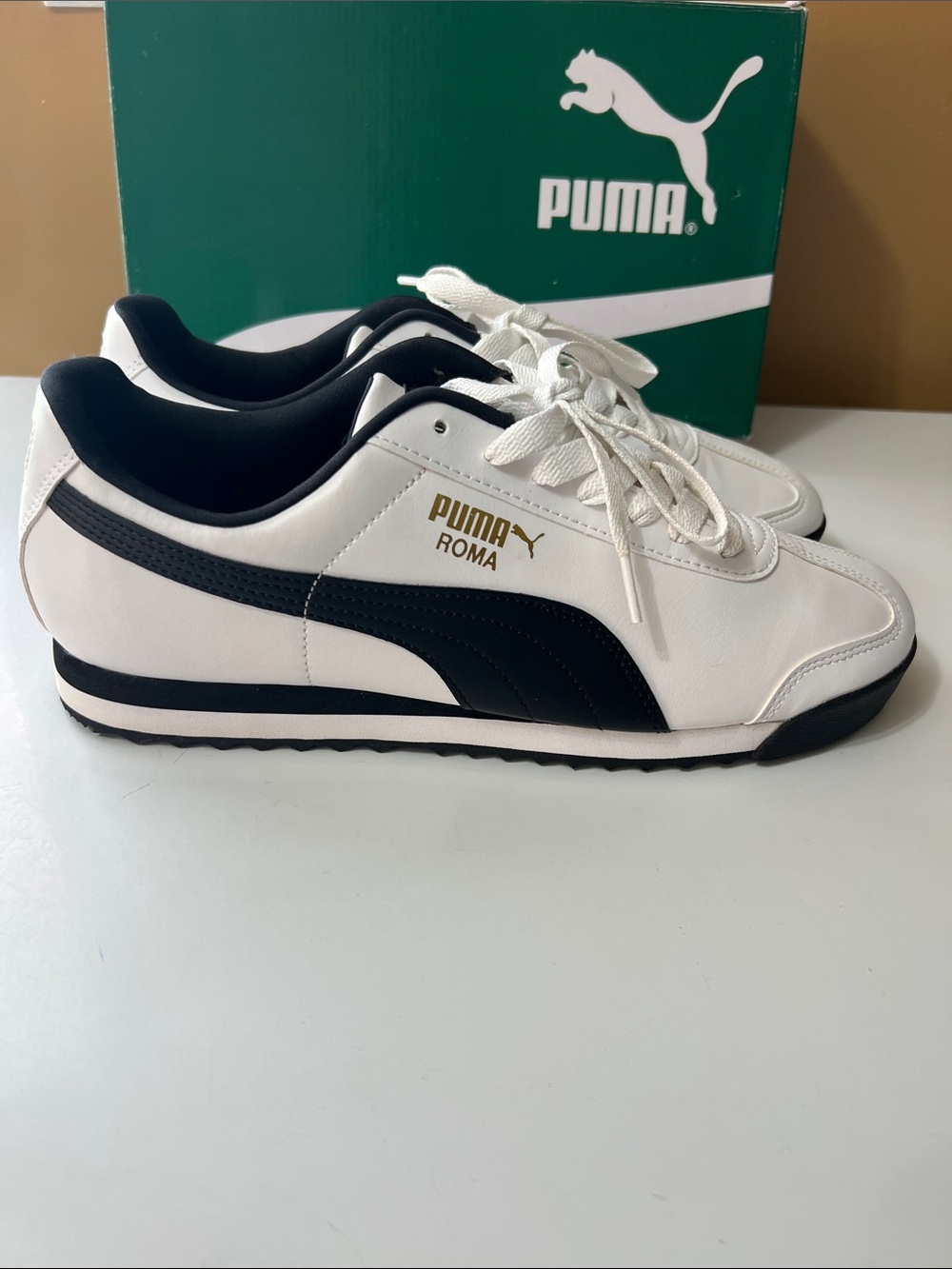 Puma Roma 24 Men’s Sneakers in White and Black with Gold Logo - Picture 11 of 13